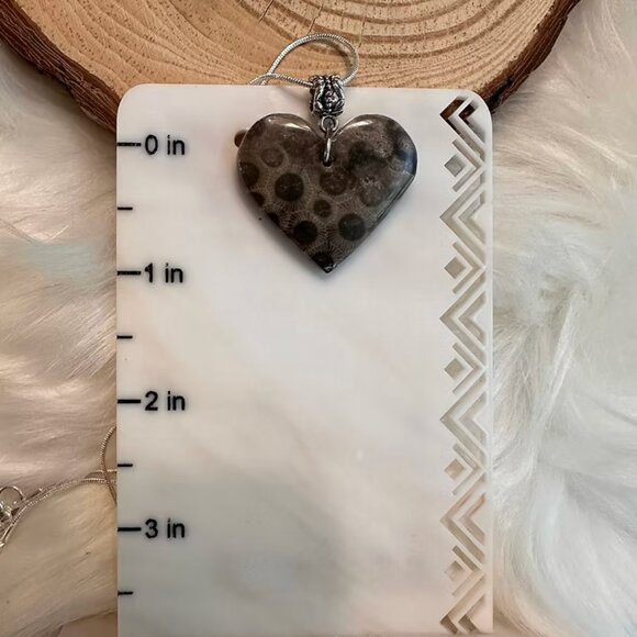 Petoskey Stone Heart Necklack + Chain - Picture 3 of 3